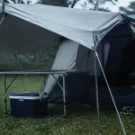 Auvent pour tente sous pluie : protection et compatibilité pour camping familial