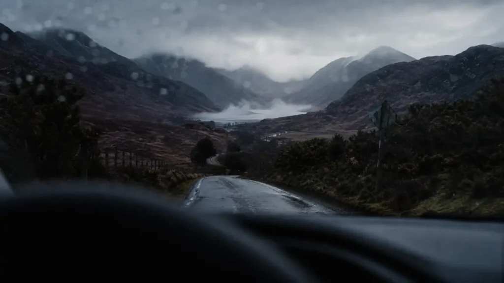 Road trip en écosse: itinéraire dans les Highlands, vue pluie et Glencoe